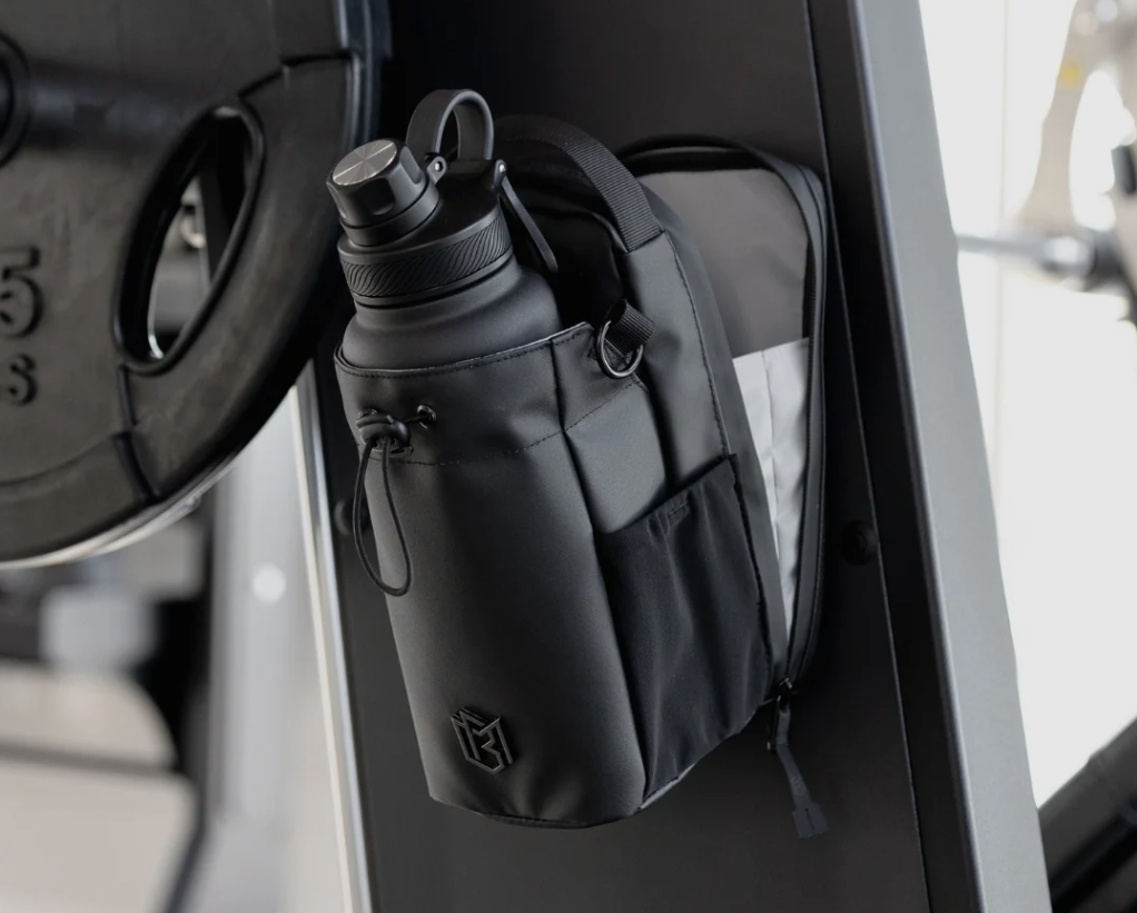 Sac magnétique RYPT : Votre sac-bouteille magnétique – gardez l'essentiel à portée de main, sans jamais poser vos affaires au sol.